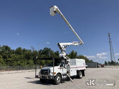 Altec LR760-E70, 75 ft, Over-Center Elevator Bucket Truck