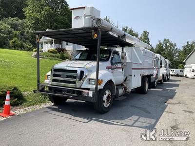 Altec LR760-E70, 75 ft, Over-Center Elevator Bucket Truck