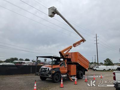 Altec LR756, 61 ft, Over-Center Bucket Truck