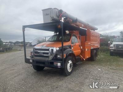 Altec LRV55, 60 ft, Over-Center Bucket Truck