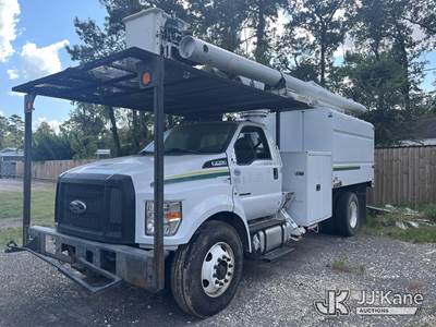 Altec LR7-56, 60 ft, Over-Center Bucket Truck