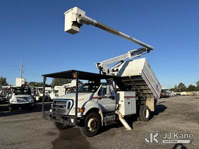 Altec LR756, 61 ft, Over-Center Bucket Truck