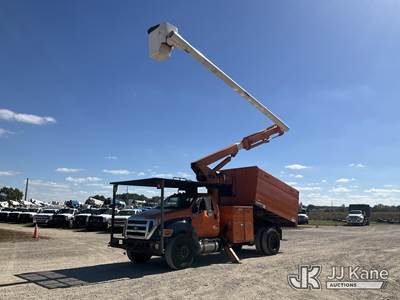 Altec LR756, 61 ft, Over-Center Bucket Truck