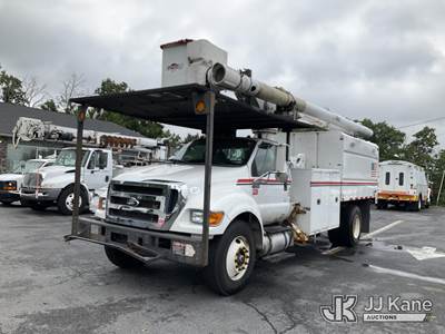 Altec LR760-E70, 75 ft, Over-Center Elevator Bucket Truck