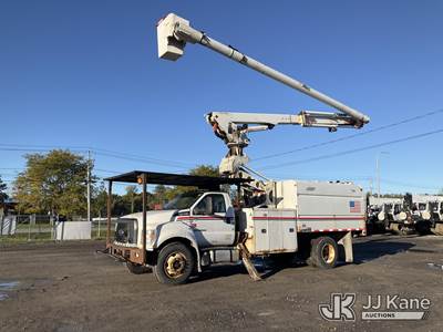 Altec LR760-E70, 75 ft, Over-Center Elevator Bucket Truck