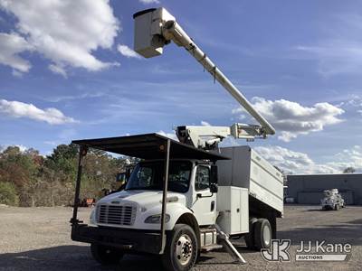 Altec LR756, 61 ft, Over-Center Bucket Truck
