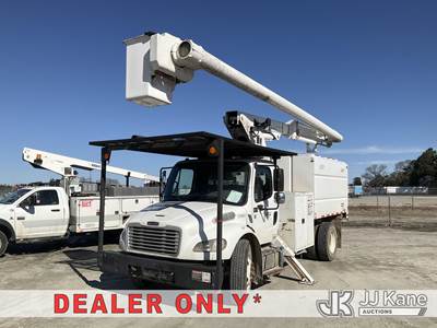 Altec LRV-56, 61 ft, Over-Center Bucket Truck