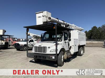 Altec LR758, 63 ft, Over-Center Bucket Truck