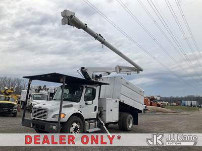 Altec LR756, 61 ft, Over-Center Bucket Truck