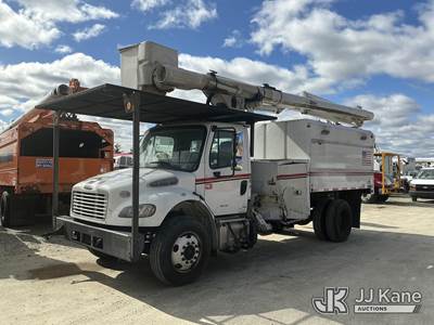 Altec LR756, 61 ft, Over-Center Bucket Truck