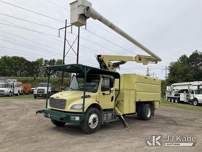 Altec LR760, 65 ft, Over-Center Bucket Truck