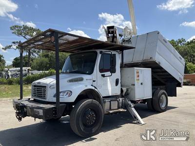 Altec LR756, 61 ft, Over-Center Bucket Truck