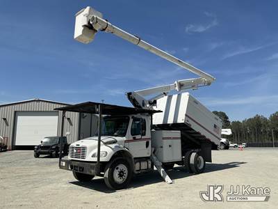 Altec LR758, 63 ft, Over-Center Bucket Truck