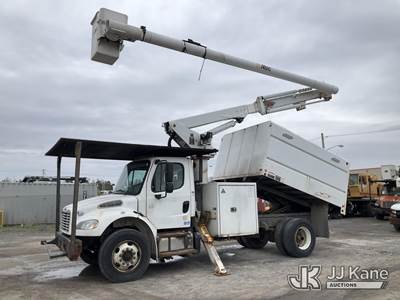 Altec LR756, 61 ft, Over-Center Bucket Truck