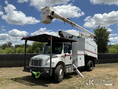 Altec LR756, 61 ft, Over-Center Bucket Truck