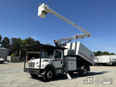 Altec LR756, 61 ft, Over-Center Bucket Truck