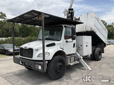 Altec LR756, 61 ft, Over-Center Bucket Truck