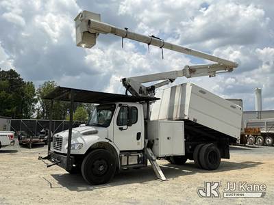 Altec LR756, 61 ft, Over-Center Bucket Truck
