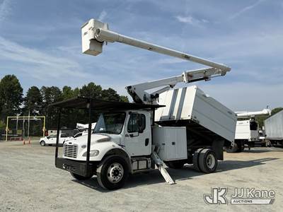 Altec LR756, 61 ft, Over-Center Bucket Truck