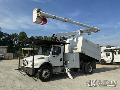 Altec LR756, 61 ft, Over-Center Bucket Truck