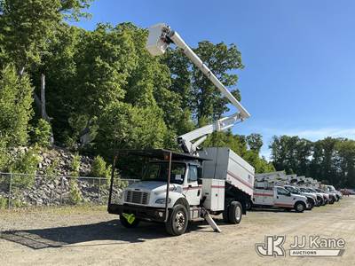 Altec LR756, 61 ft, Over-Center Bucket Truck