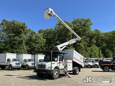 Altec LR756, 61 ft, Over-Center Bucket Truck