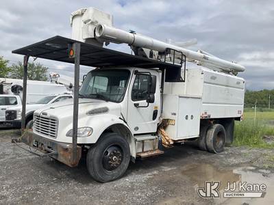 Altec LR756, 61 ft, Over-Center Bucket Truck