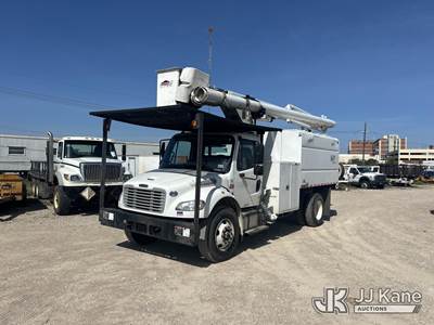 Altec LR756, 61 ft, Over-Center Bucket Truck