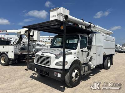 Altec LRV-56, 61 ft, Over-Center Bucket Truck
