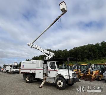 Altec LR758, 63 ft, Over-Center Bucket Truck