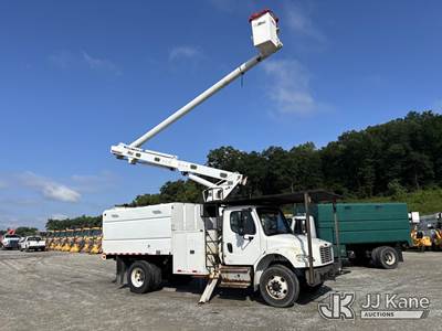 Altec LR756, 61 ft, Over-Center Bucket Truck