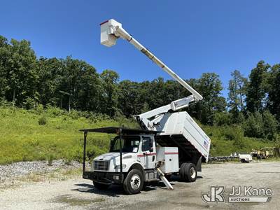 Altec LR758, 63 ft, Over-Center Bucket Truck