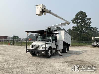 Altec LR756, 61 ft, Over-Center Bucket Truck