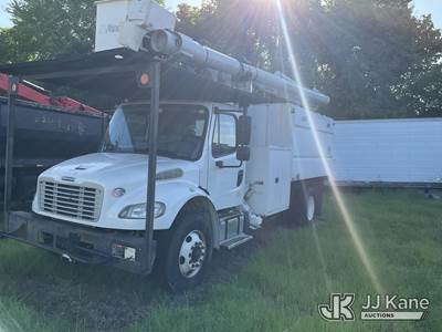 Altec LR756, 61 ft, Over-Center Bucket Truck
