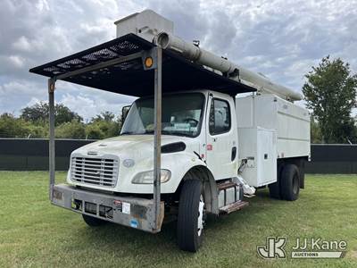 Altec LR756, 61 ft, Over-Center Bucket Truck