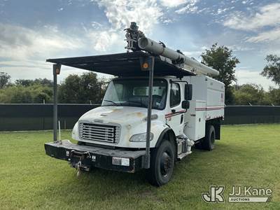 Altec LR756, 61 ft, Over-Center Bucket Truck