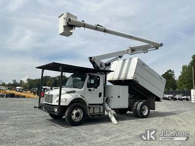 Altec LR756, 61 ft, Over-Center Bucket Truck
