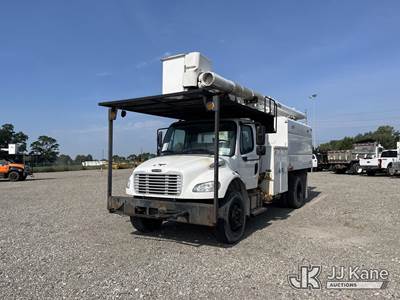 Altec LR756, 61 ft, Over-Center Bucket Truck