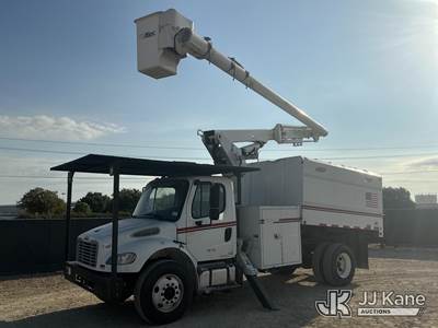 Altec LR756, 61 ft, Over-Center Bucket Truck