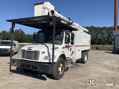 Altec LR756, 61 ft, Over-Center Bucket Truck