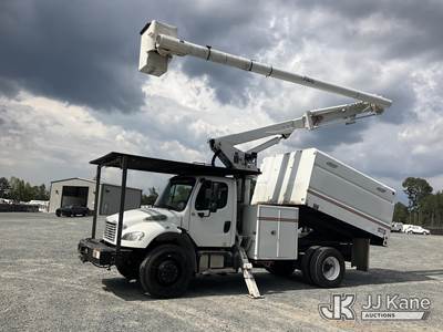 Altec LR756, 61 ft, Over-Center Bucket Truck