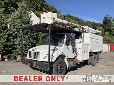 Altec LR756, 61 ft, Over-Center Bucket Truck