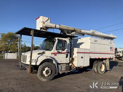 Altec LR756, 61 ft, Over-Center Bucket Truck