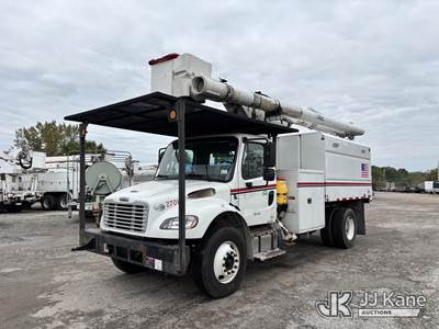 Altec LR756, 61 ft, Over-Center Bucket Truck