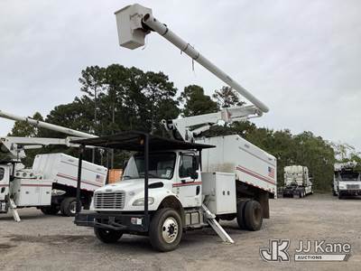 Altec LR756, 61 ft, Over-Center Bucket Truck