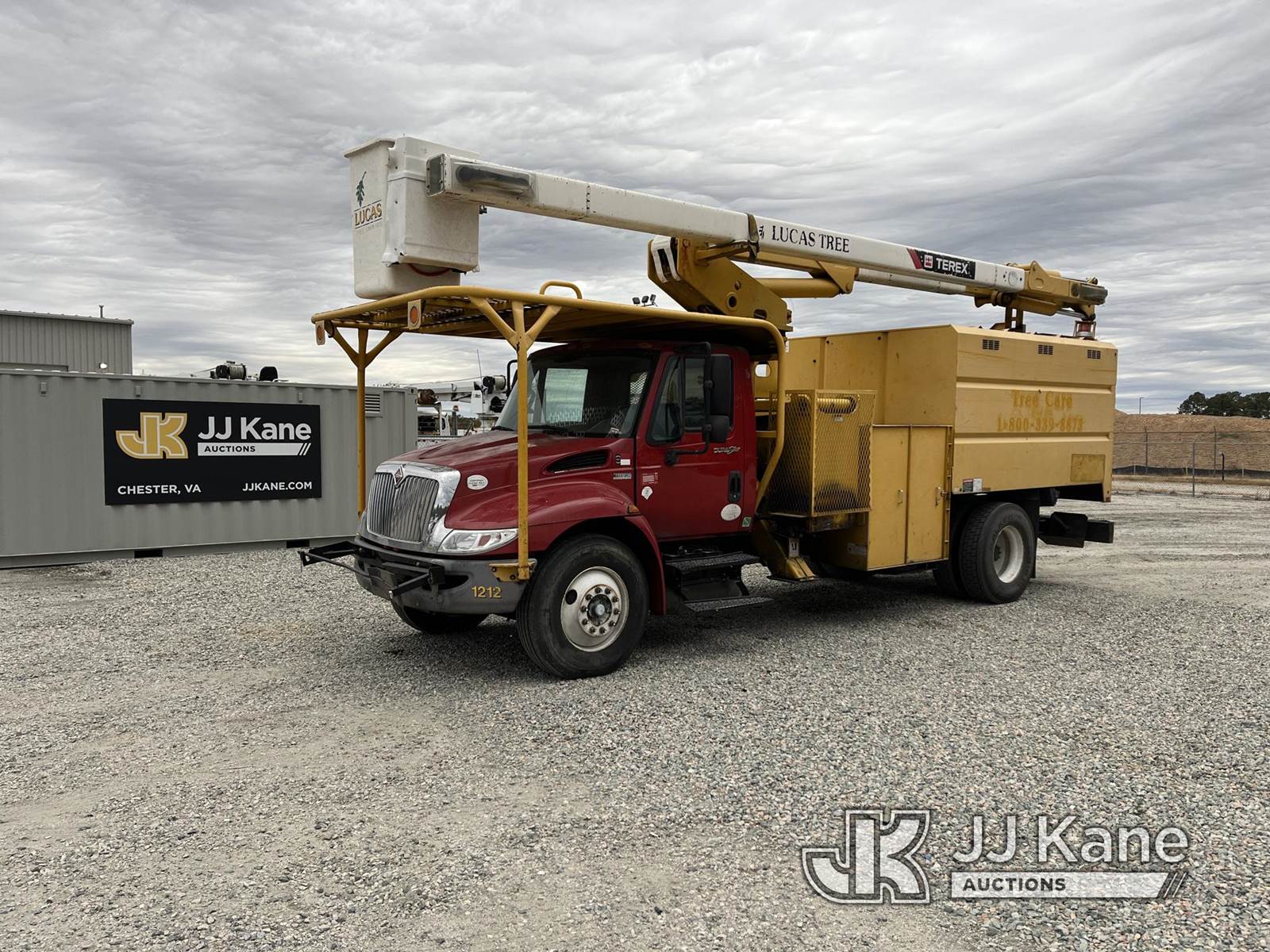 2014 HiRanger XT60/70, 75 ft, OverCenter Elevator Bucket Truck For Sale Chester, VA CV182