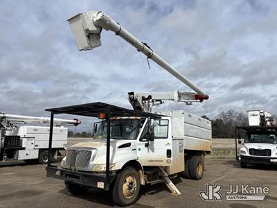Altec LRV-58, 63 ft, Over-Center Bucket Truck