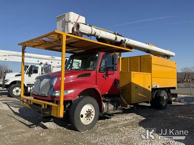 Altec LR760, 65 ft, Over-Center Bucket Truck