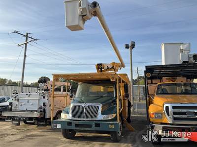 Altec LRV-56, 61 ft, Bucket Truck