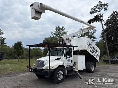 Altec LRV-58, 63 ft, Over-Center Bucket Truck